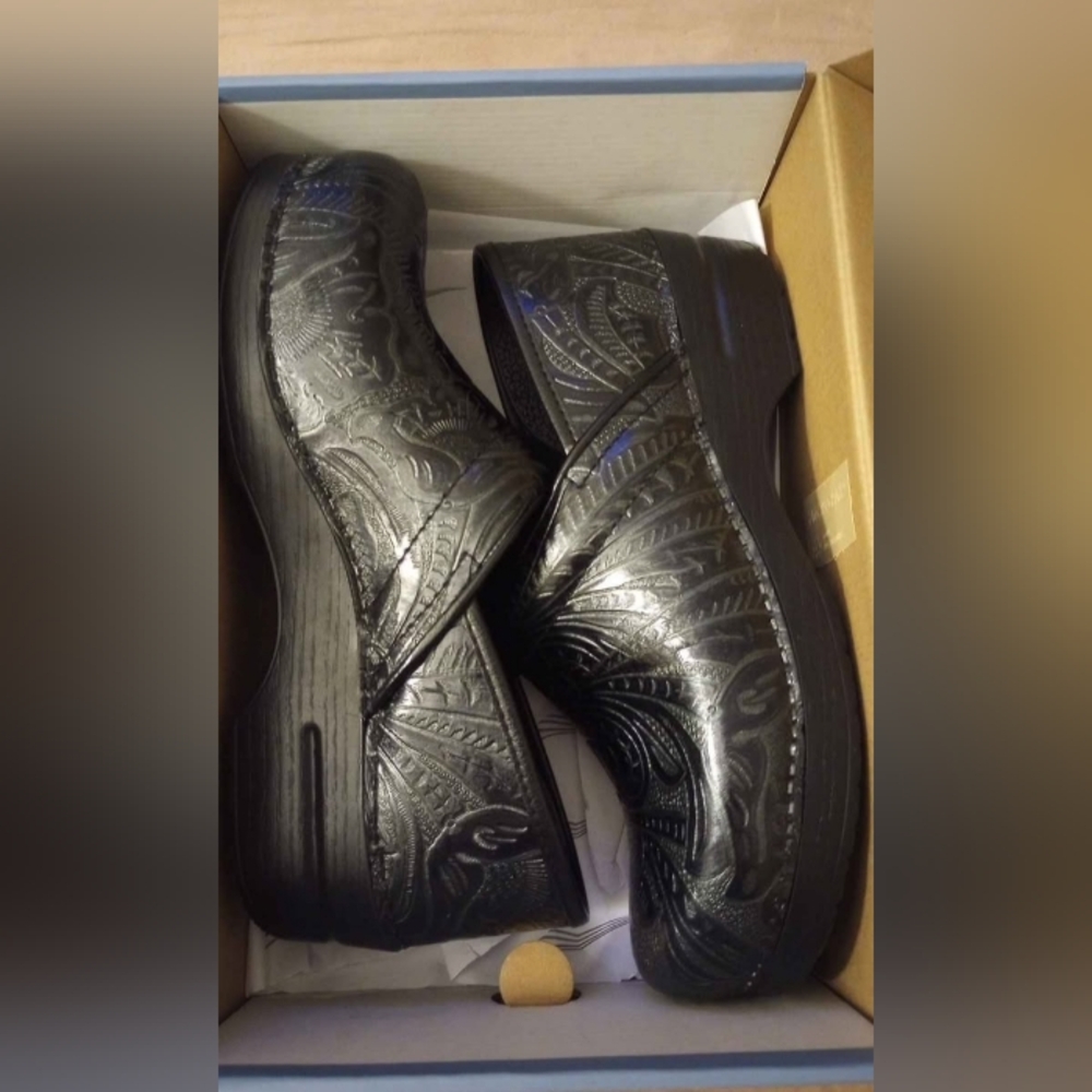 New in Box! Black Tooled Western Leather Dansko Clogs Size 41